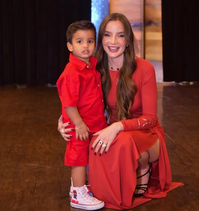 Anna Livya Padilha with her son