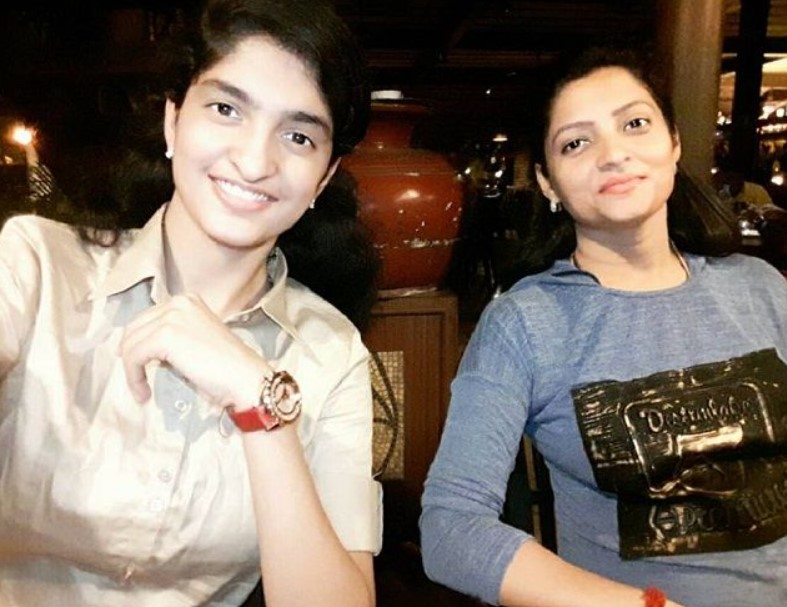 Nisha Parulekar with her daughter
