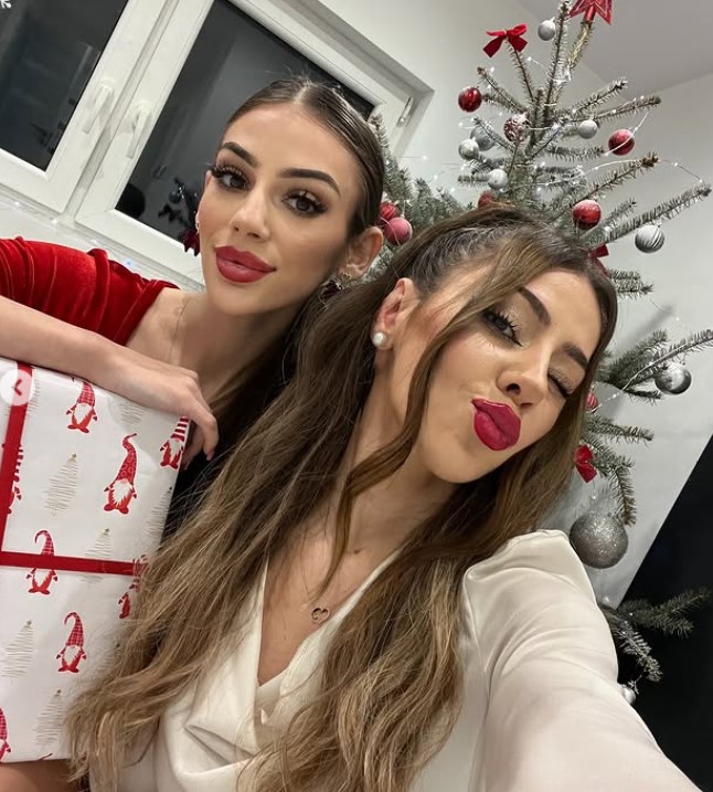 Sabina Pawlik with her sister