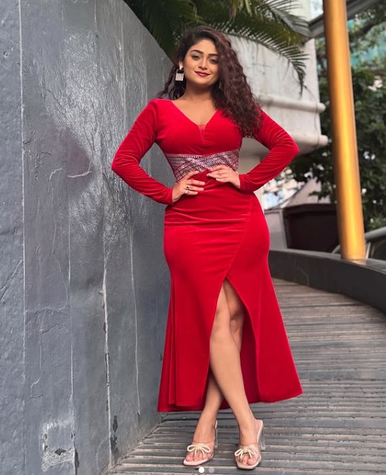 Sanjana Kale height