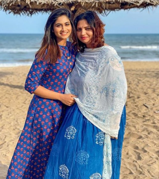 Shivani Narayanan with her mother