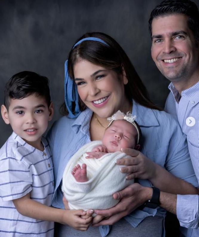 Vanessa Carmona with her husband and kids