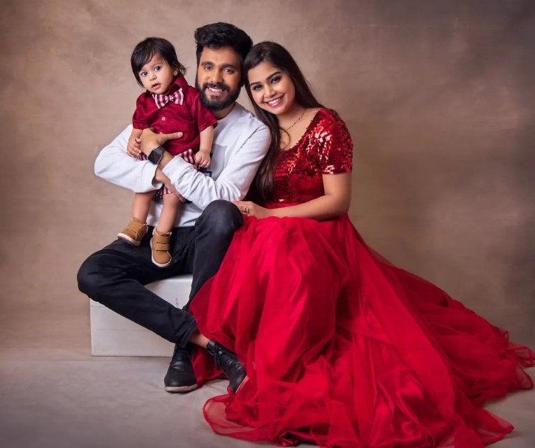 Vj Rakesh with his wife and son