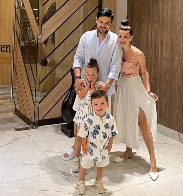 Anda Varciu with her husband Liviu Varciu and kids