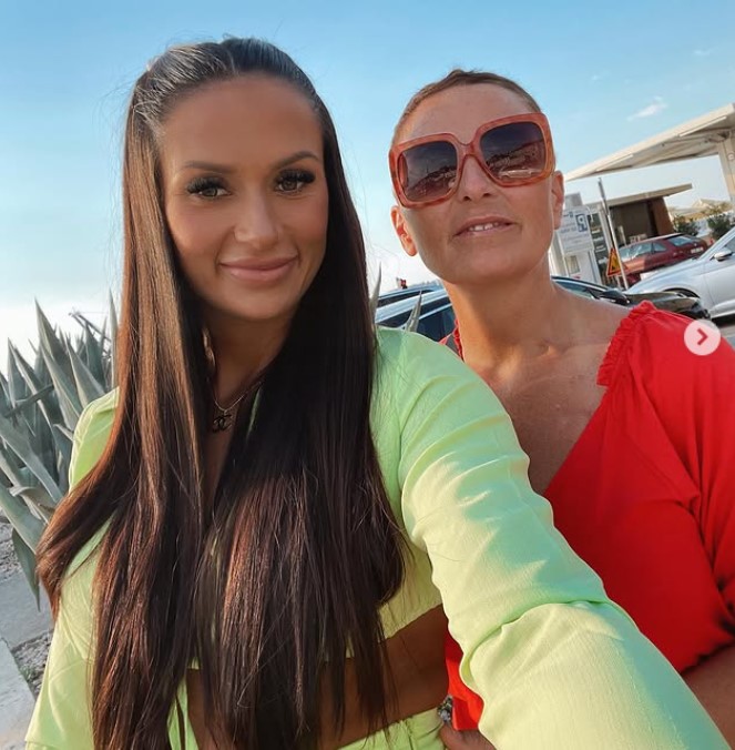Ingrid Aguiluz with her mother