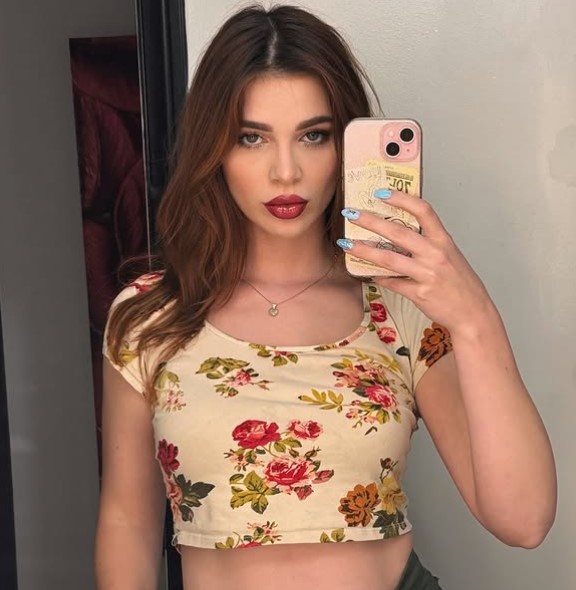 Madison DeCambra bio