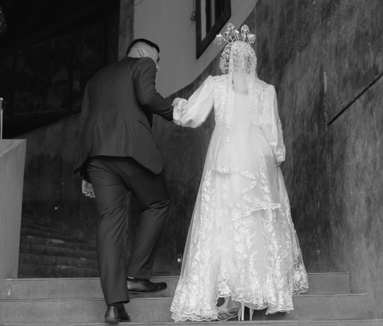 Raden Anggi Rospidia and her husband's wedding image