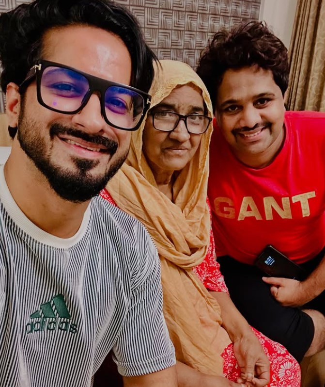 Salmanul Faris with his mother and brother