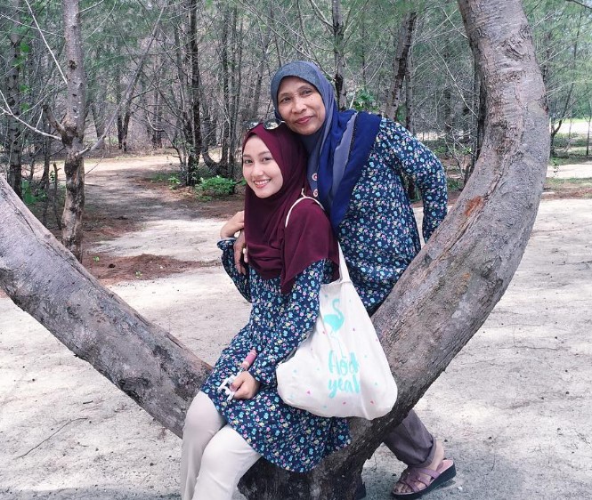 Syifa Majid with her mother