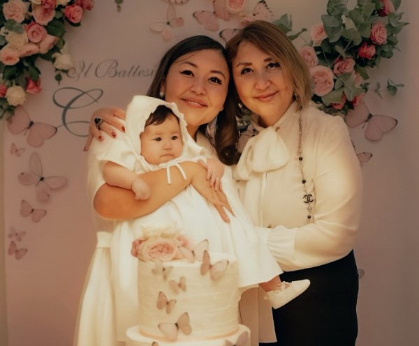 Diana Esposito with her mother and daughter