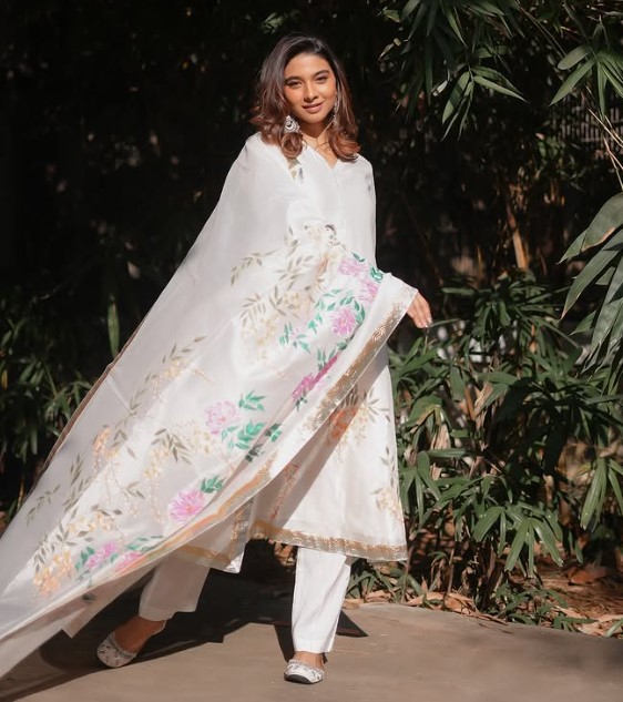 Natasha Bharadwaj height