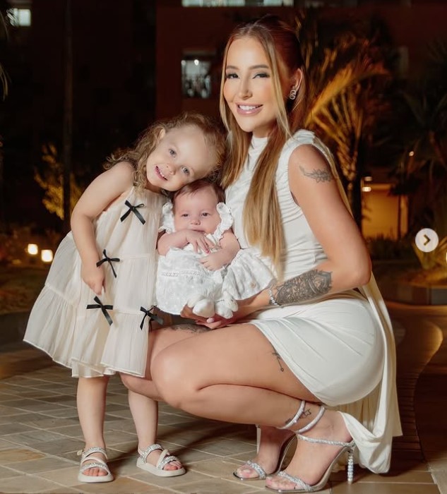 Nayara Macedo with her kids