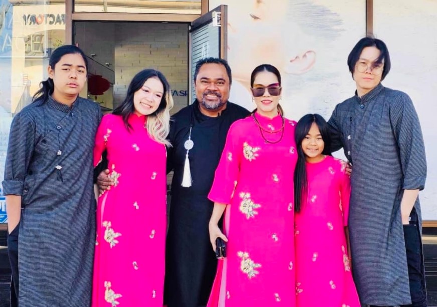 Thu Phuong with her partner Dung Taylor and kids