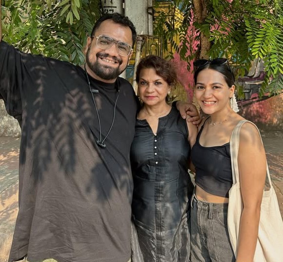 Ayesha Khaduskar with her mother and brother
