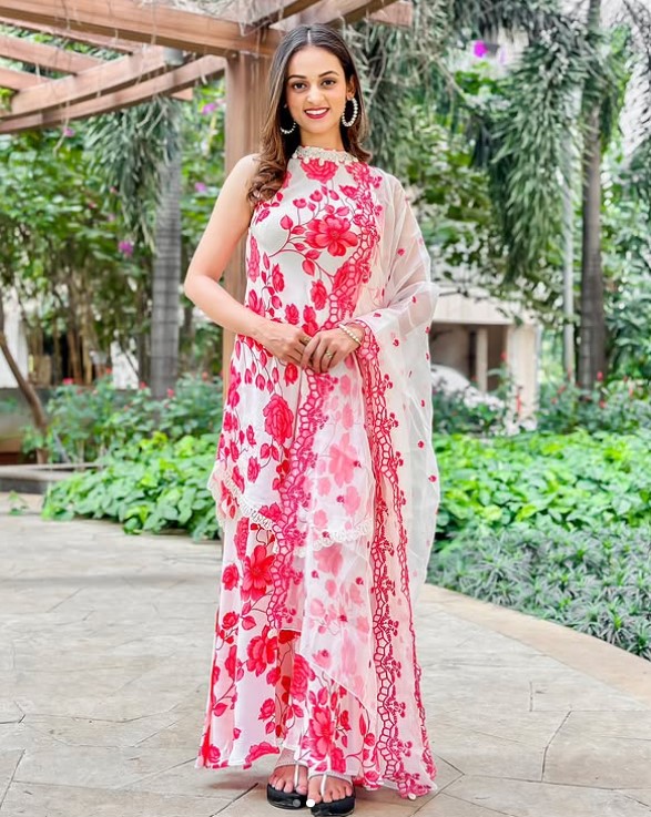 Kajol Srivastava height