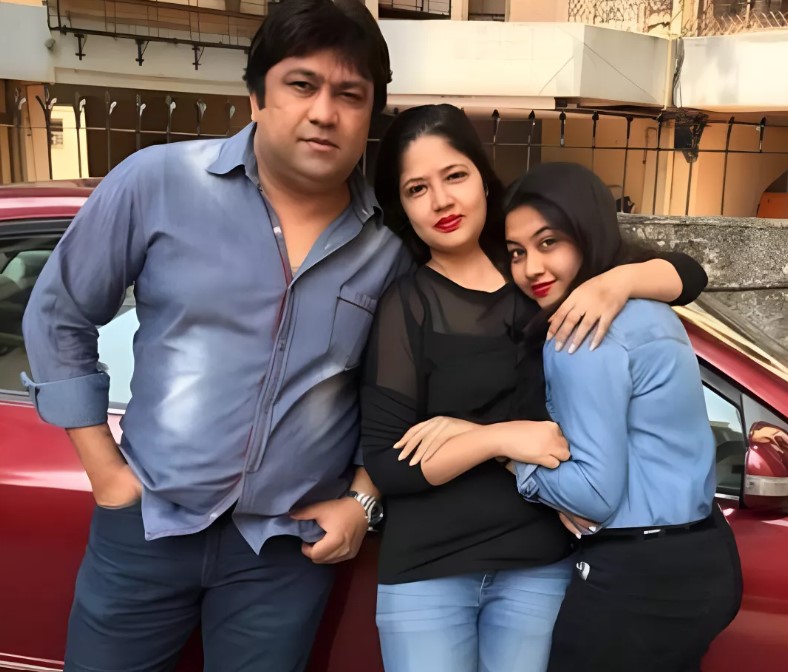 Reem Sameer Shaikh with her parents
