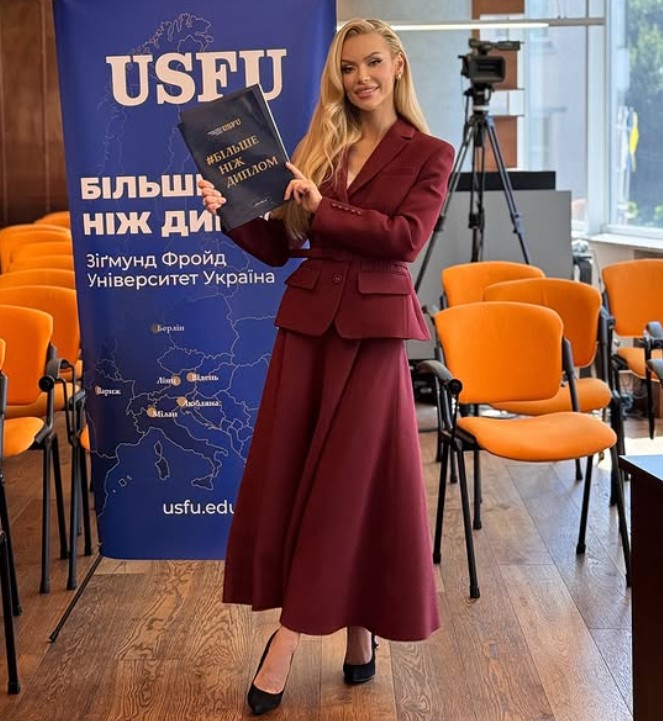 Viktoria Apanasenko height