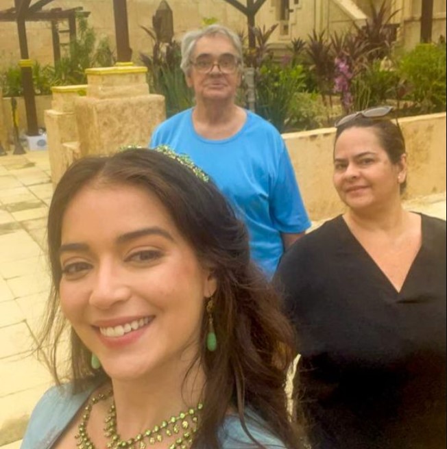 Anna Cerqueira with her parents