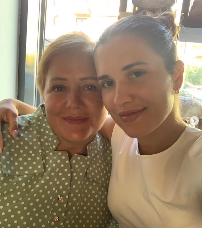 Nastya Nass with her mom