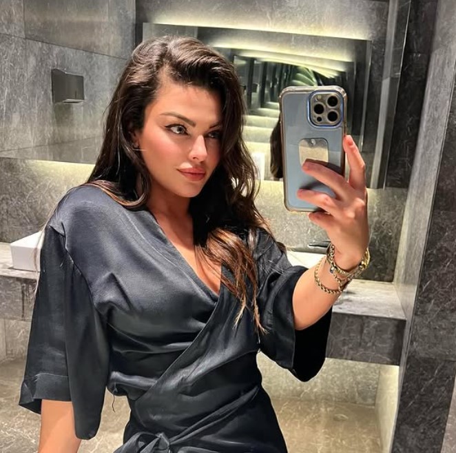 Sinem Umas bio