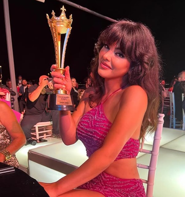Sinem Umas received Golden Crown Award