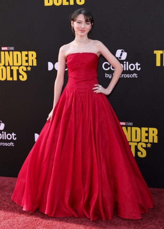 Violet McGraw height