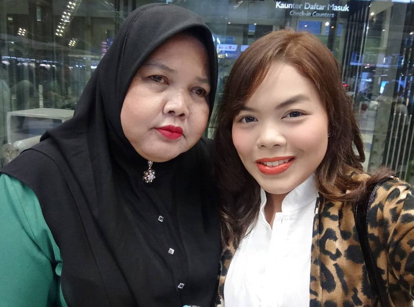 Wada Syuhada with her mother