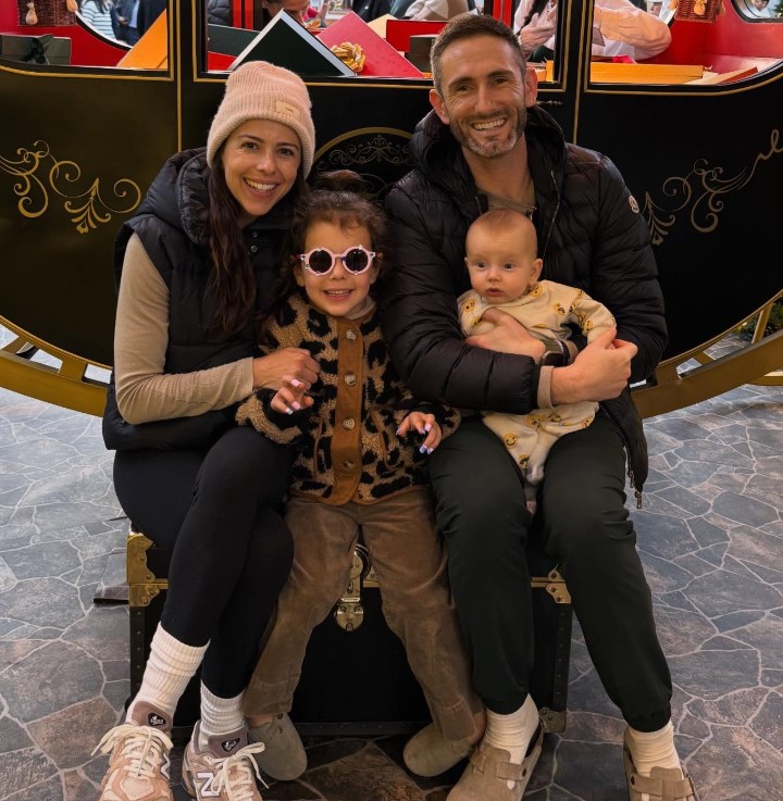 Ariana Berlin with her husband and kids