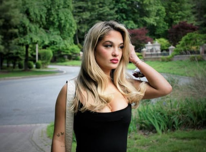Claudia Conway bio