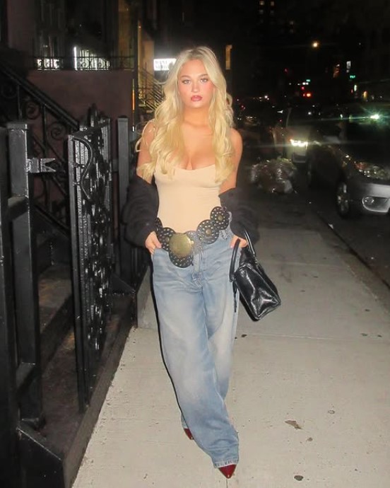 Claudia Conway height