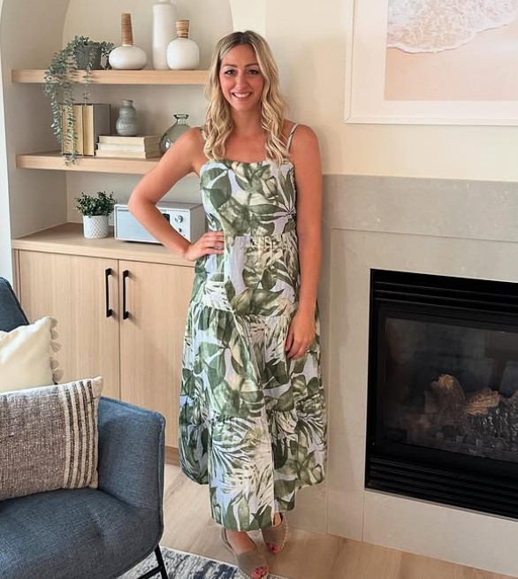 Debra Salmoni height