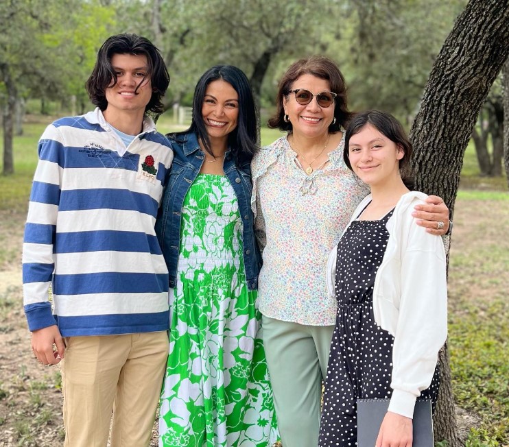 Wendy Corona with her mom and kids
