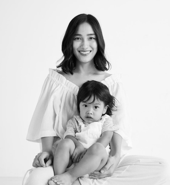 Marisa Rungroj with her son