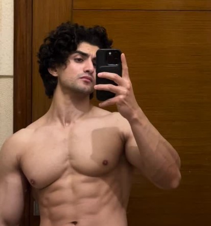 Mohit Bhat bio