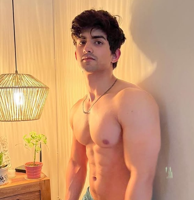 Mohit Bhat biography