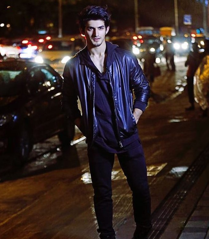 Mohit Bhat height