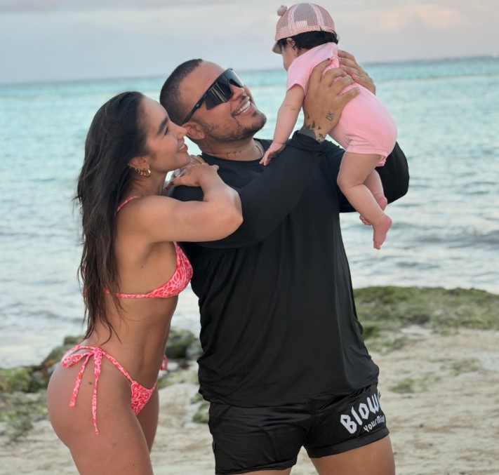 Paola Jara with her husband and daughter