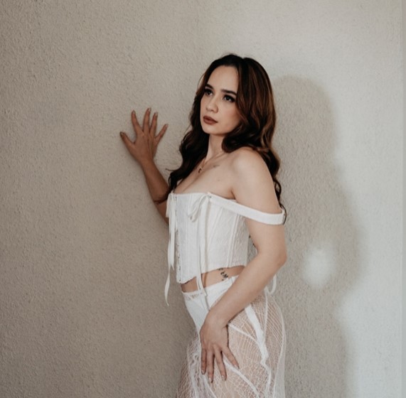 Putri Anne bio