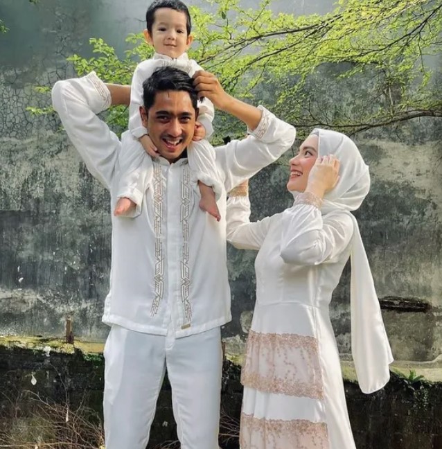 Putri Anne with her husband and son