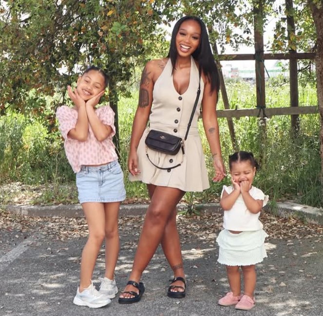 Yasmine Carvalho with her daughters