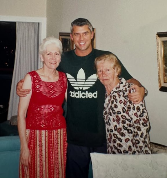 Alexandre Correa with his mom and grandmother