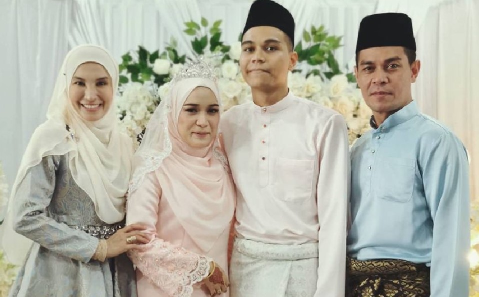 Fareez Fauzi with his family