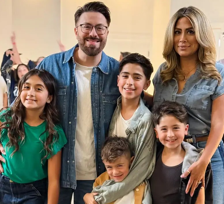 Leyicet Peralta with her husband and kids