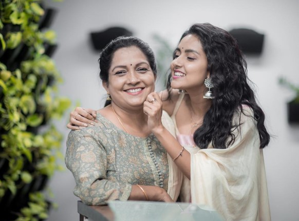 Mahima Nambiar with her mom