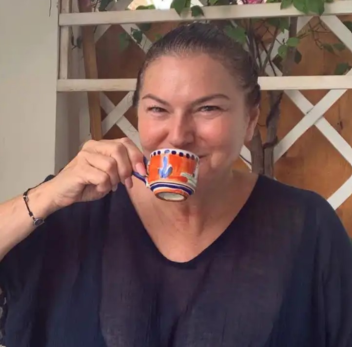 Mia Challis's mother