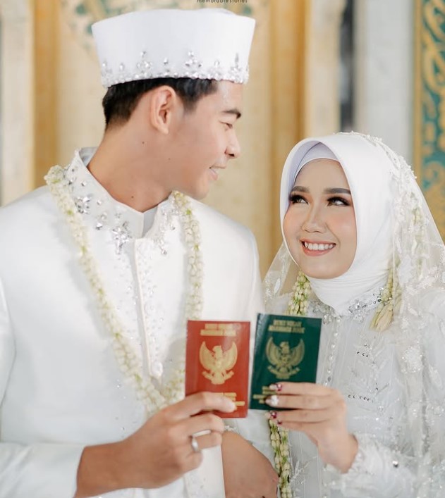Satria Tama Hardiyanto with his wife