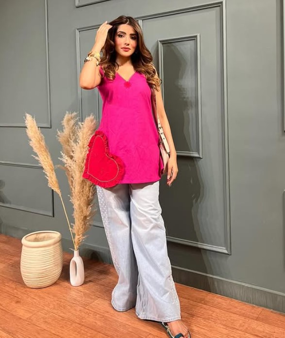 Aditi Hundia height