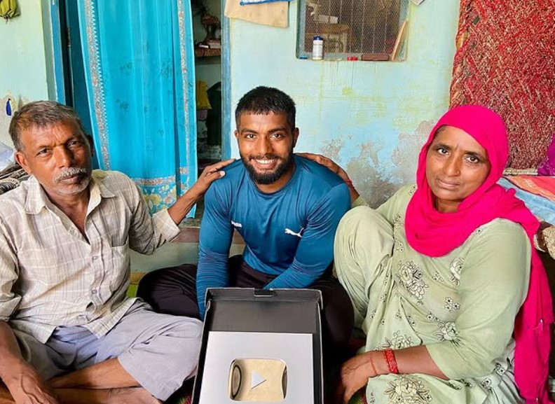 Ankit Baiyanpuria with his parents