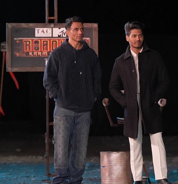 Digvijay Rathee with Sonu Sood in MTV Roadies season 19