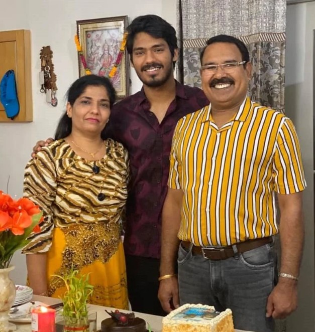 Digvijay Rathee with his parents